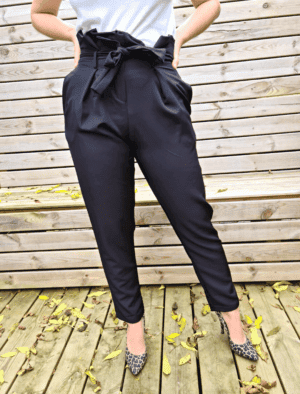 Stofbukser til damer i sort fave med bælte